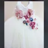 Weiße Perlen-Ballkleid-Festzug-Kleider für Mädchen, applizierte Prinzessin-Blumenmädchen-Kleid, bodenlanger Tüll, Erstkommunion-Kleider