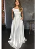 Eenvoudige nieuwe satijn een lijn trouwjurken met zak elegante mouwloze o nek vloer lengte bruidsjurken bruid jurk goedkoop op maat 403