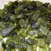 Um pingente de aerólitos verdes de moldavita natural, pingente de pedra de cristal, pingente apotropaico corda de colar exclusivo lj2010162360265
