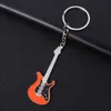 LLavero de guitarra clásica a la moda, llavero con anilla para llaves de coche, colgante de instrumentos musicales, accesorios para hombre y mujer, regalo al por mayor