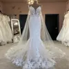 Czarowna Koronka Syrenka Backless Suknie Ślubne z Cape Sheer Zroszony Neckging Neck Plus Size Suknie Ślubne Sweep Train Robe de Mariée