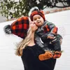 Ventes directes d'usine de nouvelle boule de laine d'hiver parent-enfant tricoté chapeau de noël chapeau chaud plaid automne et hiver chapeau chaud mode