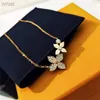 Joyería de diseño Collares Colgante Charm Flor Oro Amor V Collar Mujeres Anillos Pulsera Brazaletes Colgantes de lujo amantes cadena Hea327Y