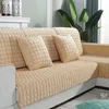 sofá cubierta de tela de terciopelo