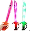 Glowing Light Up Shark Sword Giocattolo per bambini Giocattolo da 15 pollici Luci LED lampeggianti Spade da bucaniere Accessori per costumi di Halloween