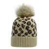 Chapeau tricoté léopard Pom Pom Pom Fourrure Bonnets Femmes hiver Chapeau de tricot de laine chaude Chapeau en plein air Gardez des chapeaux chauds chapeaux Chapeaux de fête
