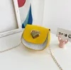 Designer meninas amor coração lantejoulas bolsa ins crianças metal corrente sela saco crianças couro patente mini bolsa a83497016145