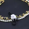 Lyxiga nya märkes smycken Double Pearl Camellia Halsband Kvinnlig Metall Collocation Leather Personlighet Elegant Mair Maiden 2021