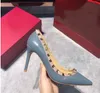 Caliente nueva llegada diseñador mujeres tacones altos fiesta moda remaches chicas sexy zapatos puntiagudos zapatos de baile zapatos de boda 10 cm bombas