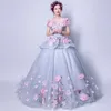 Princess Pale Blue Ball Suknia Prom Dresses 3D Kwiatowe kwiaty Aplikacje Haft Koronki Długie Formalne Suknie Wieczorowe Sweet 16 Dress Peplum Wzburzyć