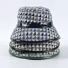 Sombreros de cubo de Tweed de diseñador vintage para mujer Moda Otoño Invierno Sombrero UV Gorras a cuadros para mujer con costuras de PU 3 colores enteros T77176825071
