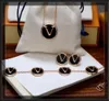 Europe America Style Jewelry Sets Lady Women Engraved V Initials Black Onyx Round Pendant Necklace Earrings Bracelet Sets 3 Color276R