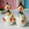 2 stks Nordic Woondecoratie Ornamenten Miniatuur Model Ei Chicken Figurine Hars Desk Decor Accessoires Dierlijke Ambachten Kinderen Speelgoed LJ200904