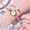 Nyaste lilla utsökta armband klocka lyx Rose Gold Alloy Love Heart Design Simple Ladies Wristwatches Female Crystal Chain Shiny Clock