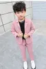 Abbigliamento da spettacolo per ragazzi bambini risvolto rosa Blazer a bottone singolo capispalla pantaloni in vita elastica 2 pezzi set Festa di compleanno per bambini Outf1582739