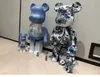 New Bearbrick 1000 ٪ معرض محدود رعاة البقر الأزرق والأبيض لبنات البناء العنيفة تحمل دخن غرفة المعيشة الصينية 70 سم