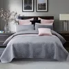 PHF Skönhetsskydd och sängkläder Velvet Bedding Set Luxury 3 st Mjuk Lätt Lätt Sängkläder Drottning King Storlek Grå Rosa Silver T200706