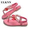 Ulknn tjejer sandaler barn sommar söt mild blomma tå keps täcker skor mjuka botten glidande pärlstav barns sandal pu 220225