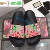 2022 Hombres Mujeres Sandalias zapatillas Diapositivas Zapatos de diseñador negro blanco rojo Floral Zapatillas Cuero Goma Pisos Sandalia Mocasines Gear Bottoms luxu