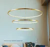 Kort heminredning Ringlampa ljuskrona Loft i hallen Living Matsal Gold Trappa Belysning Projekt Ljus