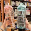 2 -litrowa butelka z wodą ze słomy żeńskie dziewczyny z dzbanem przenośne sportowe sporty czajnik czasowy plastikowe picie męskie kubek 220217