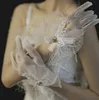 Fem fingrar handskar kvinnors eleganta pärlpärlpärlor stor båge vit mesh handskar kvinnlig vår sommar vintage solskyddsmedel spets r18241