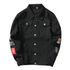 Mężczyźni Streetwear Odznaka Drukowane Dżinsy Kurtki Moda Hip Hop Mężczyzna Motocykl Casual Slim Fit Denim Coat Outerwear Plus Rozmiar 5XL 201124