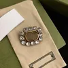 Luxury Designer Jewelry Brooch Pin Famous Letter Diamond High Quality Ornaments Mens Women Dress Accessories Clothing Decoration