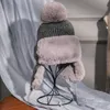 ビーニー/スカルキャップレディースの毛皮ニットビーニーハットソフトポンボール屋外ライディングスキーキャップ毛皮の毛皮の厚い暖かい帽子