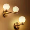 Lámpara de pared Simple Metal Sala de estar Decorativa Bola de vidrio LED Espejo Luz Dormitorio Cabecera El Pasillo Pasillo Luces1