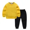 Vêtements de printemps et d'automne Ensembles Vêtements Enfants Bébé Garçon Col rond Double pantalon à manches longues Haut-dever Classic Imprimer Design 2-8 ans