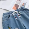 Jeans con ricamo a cartone animato per donna Pantaloni jeans dritti stile dolce allentati Pantaloni a vita media in cotone Jean Boyfriend Denim 201029