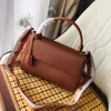 4 Färg Luxury Wholesale Women's Shoulder Bag Fashion Bag Handväska Stor öppningsdesign för enkel åtkomstmaterial: Läder kanfas färger axlar band