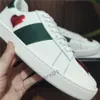 Ny personlighet Fritidsskor chaussures Skor med högsta kvalitet äkta läder Män Kvinnor Casual Sneakers Grön Röd Stripe scarpe