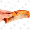 Amazon Tedarikçisi Moq 100 PCS Özel Tasarım Erkekler Sakal Saç Taraklar Doğal Altın Sandal Ahşap Tarağı Özelleştirilmiş Logo Ahşap 14*5.6*1.2cm