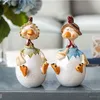 2 stks Nordic Woondecoratie Ornamenten Miniatuur Model Ei Chicken Figurine Hars Desk Decor Accessoires Dierlijke Ambachten Kinderen Speelgoed LJ200904