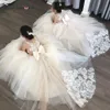 새로운 흰색 꽃 소녀 드레스 진주 레이스 공주 드레스 소녀 민소매 첫 번째 친교 드레스 아이 웨딩 파티