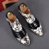 高級スタイルのメンズビジネスプロムの靴スカル印刷ハイヒール6cmスプライシングブローガー結婚式の尖ったつま先の男性フラットローファーズの履物