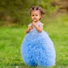 Hellhimmelblaue Spitze-Blumenmädchenkleider für die Hochzeit, applizierte Prinzessin-Kleinkind-Festzug-Kleider, bodenlanges, gerüschtes Tüll-Erstkommunionkleid