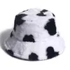2021 fausse fourrure vache impression seau chapeaux en peluche femmes vacances casquette hiver chaud Panama pêcheur casquettes mode fourrure vache impression seau Hat1