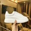 2021 المخمل الأسود رجل إمرأة chaussures الأحذية جميلة منصة عارضة أحذية رياضية 3 متر مصممي أحذية جلدية الصلبة الألوان اللباس حذاء