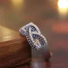 Nouveau produit tout nouveau bijoux uniques Sterling Sier Double couleur bleu saphir blanc Cz éternité femmes mariage croix bande anneau cadeau