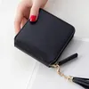 Vendita calda Portafoglio da donna in pelle con cerniera quadrata Portacarte piccolo Borsa a mano Ciondolo con nappa Pochette da donna Portamonete