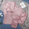 Hiloc Pink Satin Robe Set Winter 3 Piece Set Silk Sleepwear Women Pyjamas med byxor Sashes Långärmdräkt Set Home Wear 201217