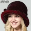 mano a maglia invernale cappelli