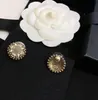 Designer Copper Pearl Charmörhängen för kvinnor Högkvalitativ lyxig mässing Rhinestone Simple Stud Earring Vintage Jewelry Presents Drop8183996