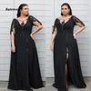 Snygg Lace Appliqued Plus Size Prom Klänningar med Långärmad Sheer Hals Mamma Brudklänningar Split Evening Gowns