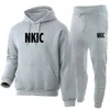 Mens Märke Tracksuit Spring Hoodie Ställer Jogging Sweatpants Solid Simple Suit Sweatshirt Pullover Mode Manlig Sport Utomhus Sportkläder