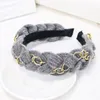 Nieuwe mode vrouwen hoofdband metalen kruis knoop gebreide haarband brede kant handgemaakte vlecht tulband herfst winter haaraccessoires