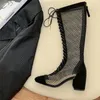 Mobetty Couro Arrastão Botas Femininas com Amarração Cruzada até o Joelho Salto Grosso Malha Respirável Botas Preta Damasco Feminina Feminina1